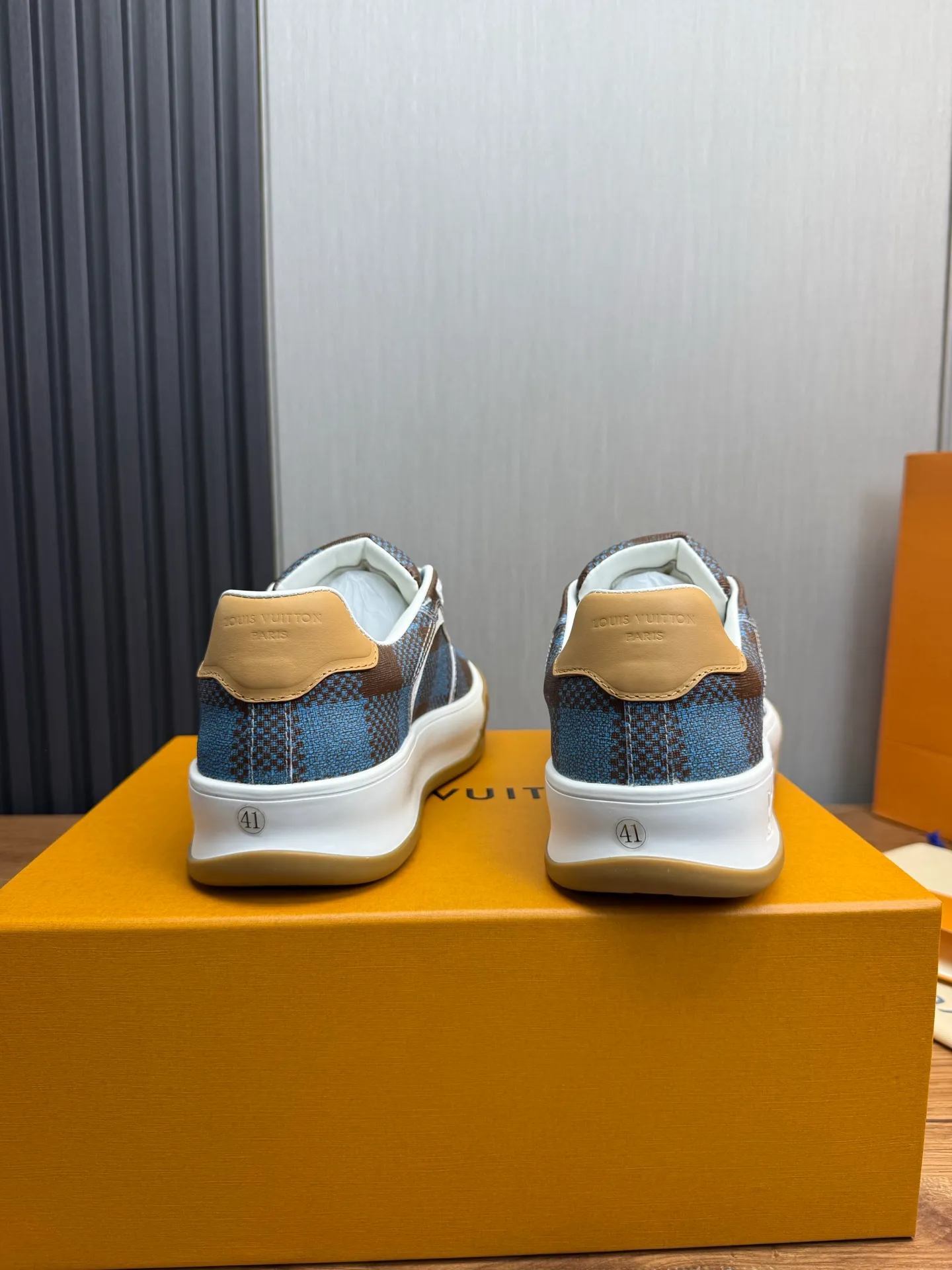 Men's shoes 620💰 Lv. Top purchasing agent🇮🇹 Louis Vuitton, sports sneakers counter synchronization, uppers imported from Italy, high-quality splicing and complex handicrafts, imported mesh pads are soft and comfortable, soles: original factory special soles, TPU exclusive movable molded soles super comfortable, original factory single goods, 🔍🔍high quality, you can enter and exit the counter at will, welcome to compare, code number 38-44 (customized 38.45)